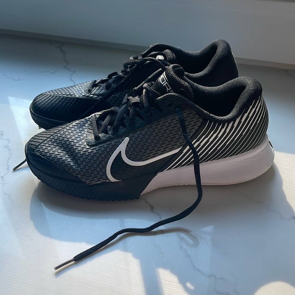 Nike vapor pro tennis shoe size 10.5